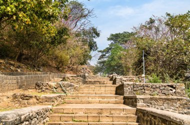 Mumbai, Hindistan yakın bir adada Elephanta mağaralar arasında Roat