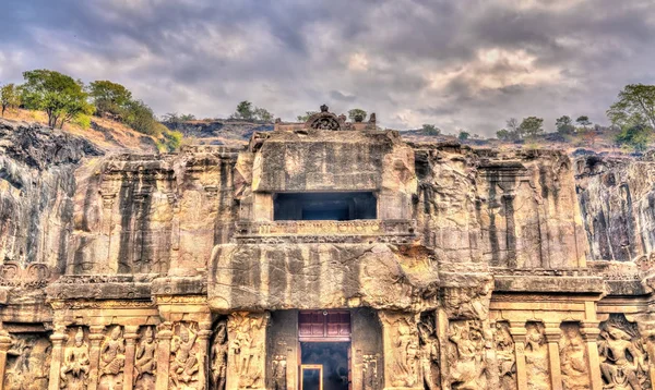 El templo Kailasa, cueva 16 en el complejo Ellora. Patrimonio de la Humanidad por la UNESCO en Maharashtra, India —  Fotos de Stock