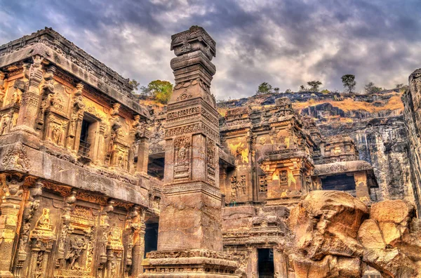 El templo Kailasa, cueva 16 en el complejo Ellora. Patrimonio de la Humanidad por la UNESCO en Maharashtra, India —  Fotos de Stock