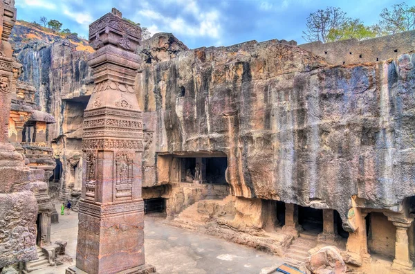 El templo Kailasa, cueva 16 en el complejo Ellora. Patrimonio de la Humanidad por la UNESCO en Maharashtra, India —  Fotos de Stock