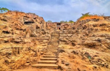 Dashavatara hindu Tapınağı, 15 Ellora mağaraları kompleksi - Hindistan, mağara