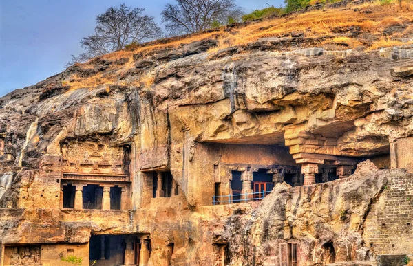 Vista de monumentos budistas en las cuevas de Ellora. Patrimonio de la Humanidad por la UNESCO en Maharashtra, India —  Fotos de Stock