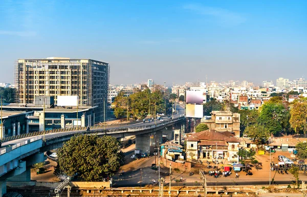 Skyline i Vadodara, tidigare känd som Baroda, den tredje största staden i delstaten Gujarat i Indien — Stockfoto