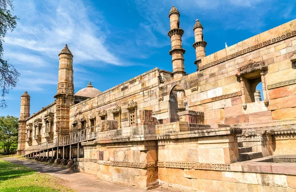 Jami Masjid, en stor turistattraktion på Champaner-Pavagadhs arkeologiska Park - Gujarat, Indien — Stockfoto