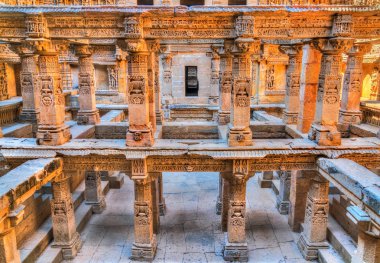 Rani ki vav, girift inşa edilmiş bir stepwell içinde Patan - İstanbul, Türkiye