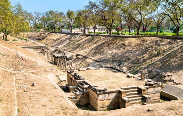 Sahasralinga Talav, een middeleeuwse kunstmatige watertank in Patan - Gujarat, India — Stockfoto