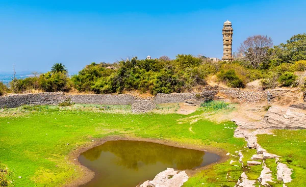 Lac au Fort Chittor, un site du patrimoine mondial de l'UNESCO au Rajasthan, Inde — Photo