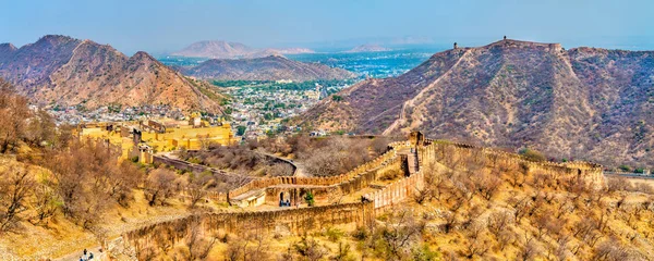 View of Amer town with the Fort. A major tourist attraction in Jaipur - Rajasthan, India — Stock Photo, Image