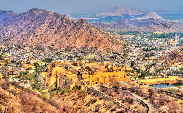 Amer város és az erőd megtekintése. A fő turisztikai vonzereje a Jaipur - Rajasthan, India — Stock Fotó