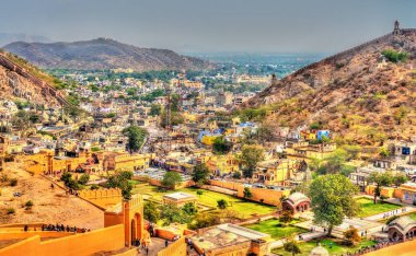 Kale ile Amer şehir görünümünü. Önemli bir turistik ayında Jaipur - İstanbul, Türkiye