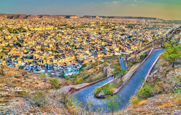 Kanyargós úton a Nahargarh-erőd, a Jaipur - Rajasthan, India — Stock Fotó