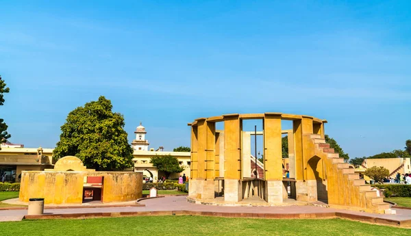 Instrumentos astronómicos arquitectónicos en Jantar Mantar en Jaipur, India —  Fotos de Stock