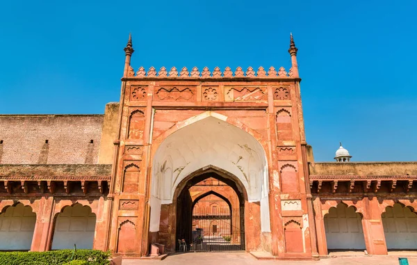 Murs défensifs du fort Agra. Patrimoine de l'UNESCO en Inde — Photo