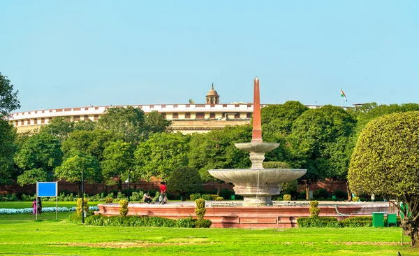 Fontána před Sansad Bhawan, Parlament House of India. Nové Dillí — Stock fotografie