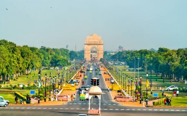 Görüş-in belgili tanımlık Hindistan kapı doğru Sekreterliği binadan Rajpath tören Bulvarı. Yeni Delhi