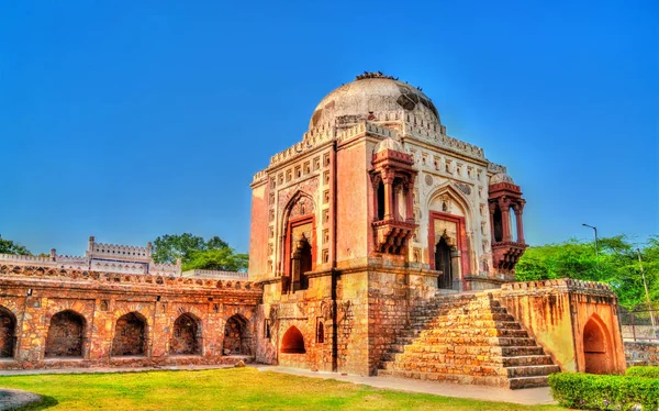 Madhi moskee in het Archeologisch Park Mehrauli in Delhi, India — Stockfoto