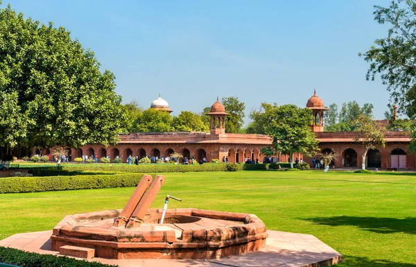 Jilaukhana, het voorterrein van Taj Mahal. Agra, India — Stockfoto