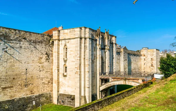 The Chateau de Vincennes, a 14th and 17th century royal fortress near Paris in France — Stock Photo, Image