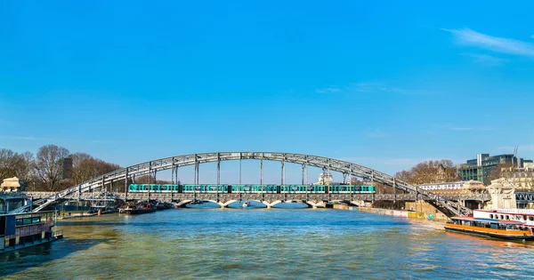 Viaduc dAusterlitz, un ponte della metropolitana attraverso la Senna a Parigi — Foto Stock