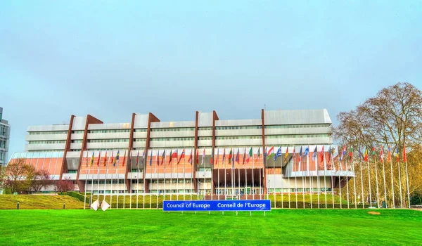 Europas Palace, byggt 1977, är säte för Europeiska rådet och tidigare säte för Europaparlamentet. Strasbourg, Frankrike — Stockfoto