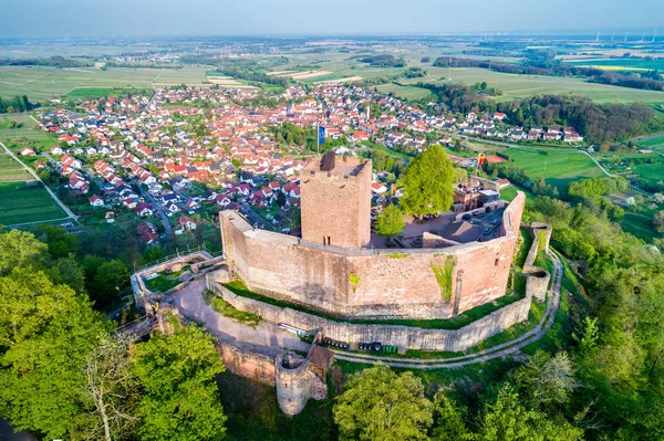 Schloss Landeck und klingenmünsterstadt in Rheinland-Pfalz, Deutschland — Stockfoto