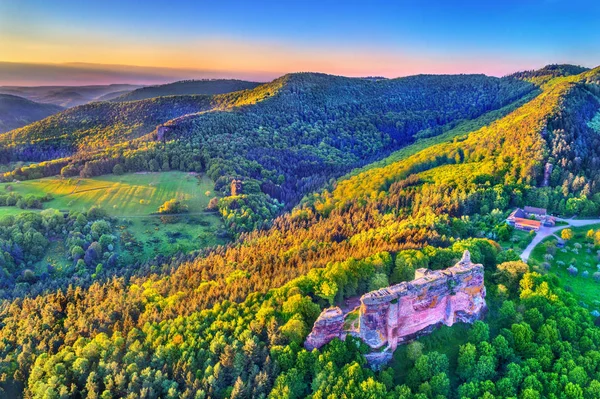 Castello di Fleckenstein nelle montagne dei Vosgi settentrionali - Basso Reno, Francia — Foto Stock