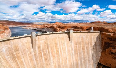 Arizona 'daki Colorado Nehri' ndeki Glen Canyon Barajı