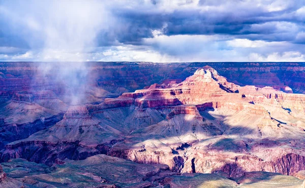 Tormenta sobre el Gran Cañón en primavera — Foto de Stock