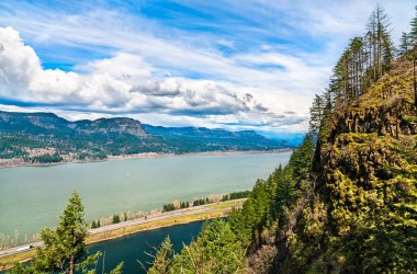 Oregon 'da Portland yakınlarında Columbia Nehri Boğazı