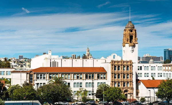 Mission High School en San Francisco, California — Foto de Stock