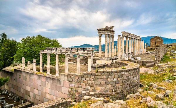 The Temple of Trajan in Pergamon, Turkey — Stock Photo, Image