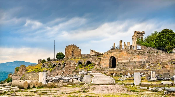 Ruins of the ancient city of Pergamon in Turkey — Stock Photo, Image