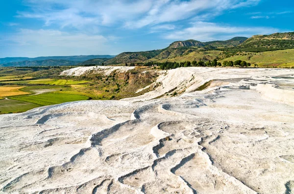 Piscinas y terrazas travertinas en Pamukkale en Turquía — Foto de Stock