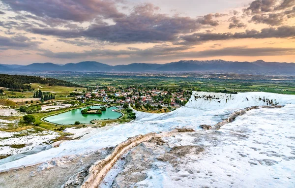 Kolam Travertine dan teras di Pamukkale di Turki — Stok Foto