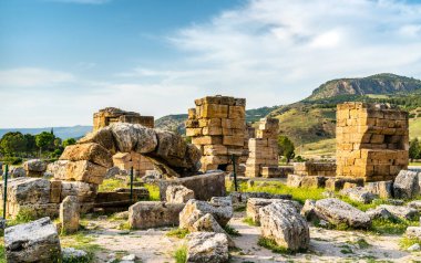 Pamukkale 'nin Hierapolis kentinde antik kalıntılar