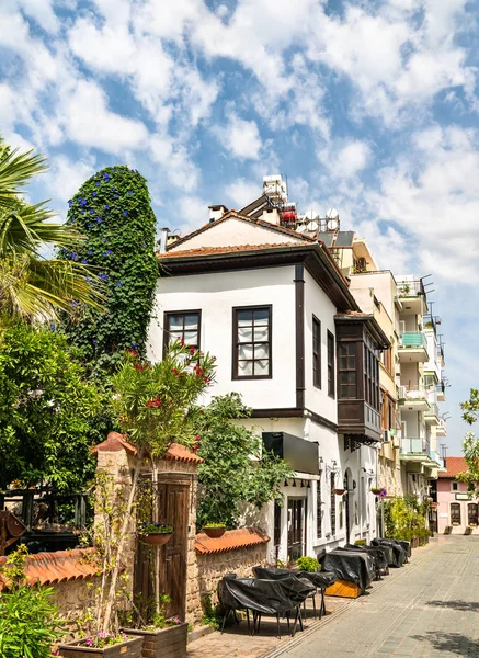 Traditionele huizen in de oude stad van Antalya, Turkije — Stockfoto