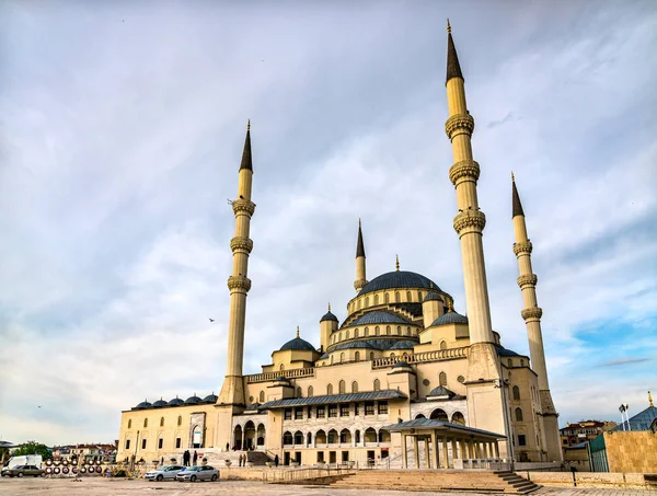 Kocatepe mecset, a legnagyobb mecset Ankarában, Törökország — Stock Fotó