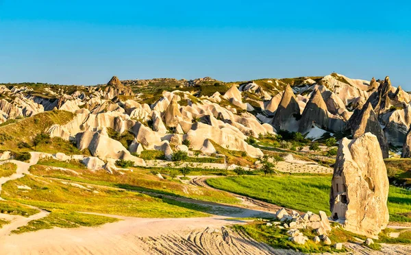 Formaciones rocosas de Rose Valley en el Parque Nacional Goreme en Turquía — Foto de Stock