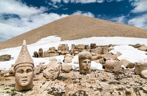 Colossal statues at Nemrut Dagi in Turkey — Stock Photo, Image
