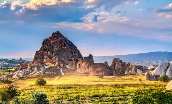 Castello delle grotte nel Parco Nazionale di Goreme in Turchia — Foto Stock