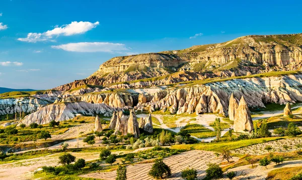 Formaciones rocosas de Rose Valley en el Parque Nacional Goreme en Turquía — Foto de Stock