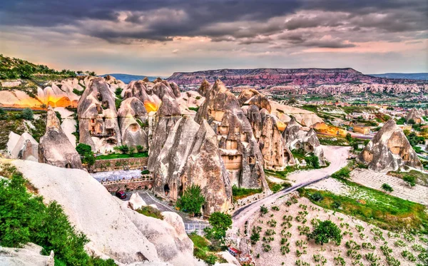 Goreme cidade em Capadócia, Turquia — Fotografia de Stock