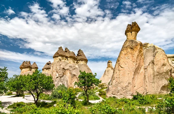 Pohádkové komínové skalní útvary v Kappadokii, Turecko — Stock fotografie