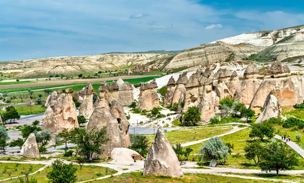 Fadas Chimney formações rochosas em Capadócia, Turquia — Fotografia de Stock