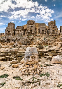 Türkiye 'de Nemrut Dagi' de heykel