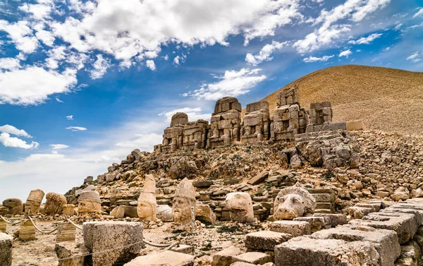 Colossal statues at Nemrut Dagi in Turkey — Stock Photo, Image