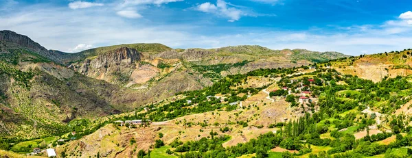 Pueblo Subasi en las Montañas del Tauro Oriental, Turquía — Foto de Stock