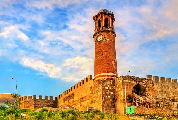 Torre do relógio do castelo de Erzurum na Turquia — Fotografia de Stock