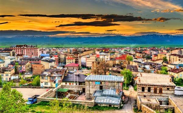 Vista da cidade de Erzurum ao pôr do sol, Turquia — Fotografia de Stock