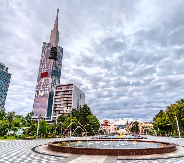 Szökőkút a Batumi körúton, Georgia — Stock Fotó